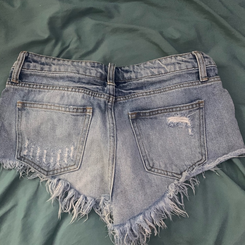 Shorts - Picture 3 of 4